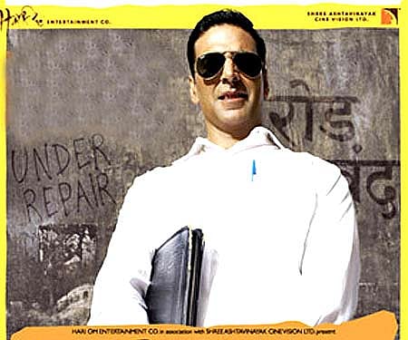 A poster of 'Khatta Meetha', Priyadarshan's latest film starring Akshay Kumar and Trisha