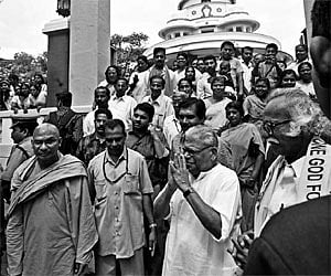 Chief Minister V S Achuthanandan descending the steps after visiting the resting place of Sree Narayana Guru at Sivagiri on Thursday