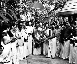 The procession carrying the Thiruvabharanam from the Akavoor Mana to the Thiruvairanikulam Mahadeva temple on Tuesday evening. ENS