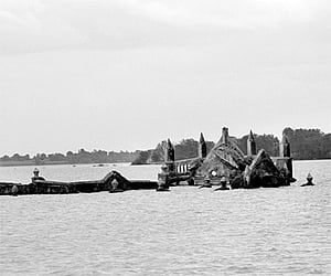 The submerged church that draws tourists