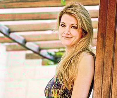 A nightingale of diverse tongues