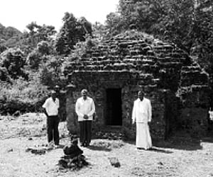 The Shiva Temple at Ulvi which needs conservation; (Right) The Shivatheerta in a dilapidated condition at Ulvi in Uttara Kannada distirct |Express