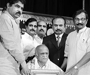 Kannada scholar Dr M M Kalburgi receiving Nrupatunga Award from Home Minister R Ashok on Tuesday I NG