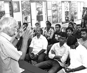 Sculptor Kanayi Kunhiraman speaking to the audience during the inaugural function of the exhibition | Express