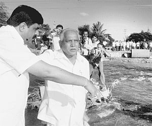 CM’s flying visit disappoints rain-hit people