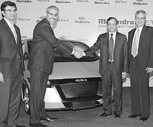 (From L–R) Rajesh Jejurikar, CEO, Automotive Sector, M&M, Chetan Maini, Chief of Technology & Strategy, of Mahindra Reva, Pawan Goenka, President (Aut