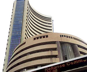 Markets trade lower in early trade dragged down by IT stocks