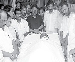 The body of T M Jacob being kept at Lakeshore Hospital, Kochi, on Sunday. Ministers K Babu, K M Mani, Mayor Tony Chammany and Congress MLA P C Vishnun