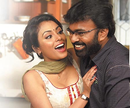 A still from 'Mandhira Punnagai'.