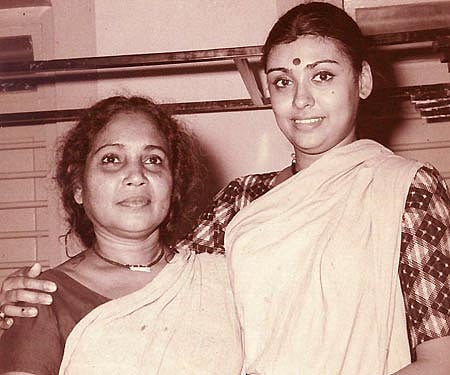 Tamil actresses Sujatha and Shanta Devi in 'Vilangu Malayalay' : EPS