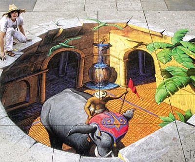 Artist Tracy Lee Stum with one of her 3D chalk artworks | EPS