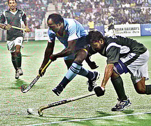 CHAK DE: A Pakistani hockey player vies for the ball against India at the CWG on Sunday. India won 7-4.