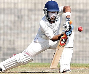 MK Alagiri (centre) flanked by KN Nehru (right) and D Napolean outside the Tiruchy Central Prison on Wednesday. ( EPS/MK Ashok Kumar)