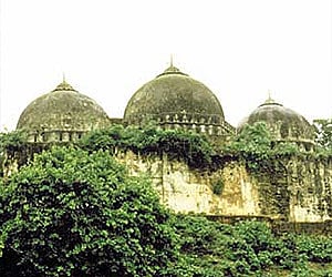 The Babri Masjid, as it was before demolition. (Photo reproduced as per Wikimedia Commons licence)
