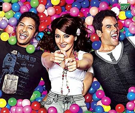 The poster of 'Hum Tum Shabana'.