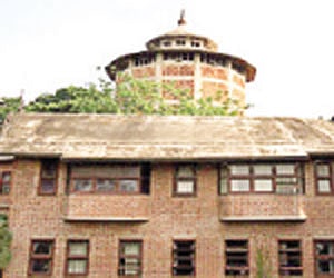 (Express News Photo)