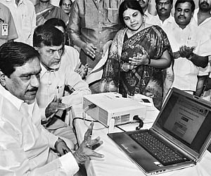 TDP president N Chandrababu Naidu and party election committee chairman KE Krishna Murthy (left) at the launch of the party online membership.