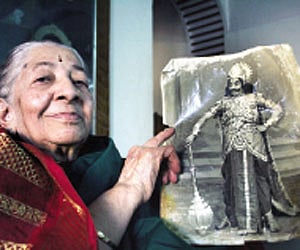 R Nagarathnamma with a photo of her portrayal of ‘Bhima’