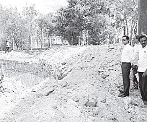 District collector Smita Sabharwal giving an appreciation certificate to 10-year-old Akanksha.