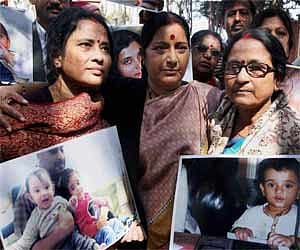 BJP leader Sushma Swaraj with grand parents of NRI children Aishwarya and Abhigyan during protest demanding their return from Norway. PTI