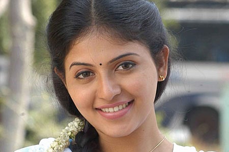 Actress Anjali in the movie 'Engeyum Epodhum'