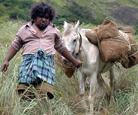 A still from Azhagarsamiyin Kuthirai