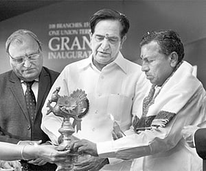 Union Minister of State for Finance Namo Narain Meena inaugurating the all-women branch of Syndicate Bank at  Padmanabhanagar.