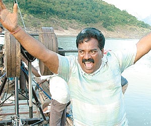 Fefsi Vijay in action at the shooting spot