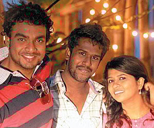 Sttudent director Dwarakhanath (centre) with lead actors Nischala and Saranya |ENS
