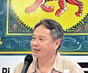Academy award-winning filmmaker Ang Lee addressing the press on the filming of Life of Pi, in Puducherry on Monday.