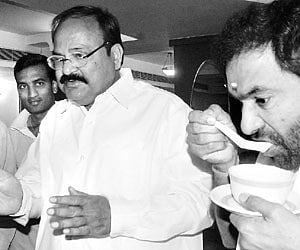 Telugu Desam president N Chandrababu Naidu sits with a weaver’s wheel during a Mahadharna at Chirala in Prakasam district on Monday| Express Photo.