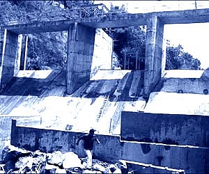 Some portions of the mini dam at Iruttukanam near Adimaly continuing to leak despite hurried grouting by the authorities | K Rajesh Kumar