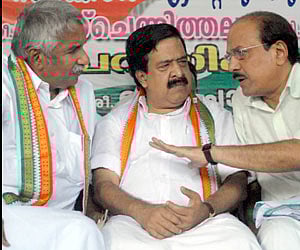 IUML leader PK Kunhalikutty (extreme right) with Congress leaders Oommen Chandy and Ramesh Chennithala. (File photo: EPS)
