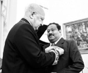 Ratheesh C Nair receiving the Consular Medal from Russian Ambassador Alaexander Kadakin.
