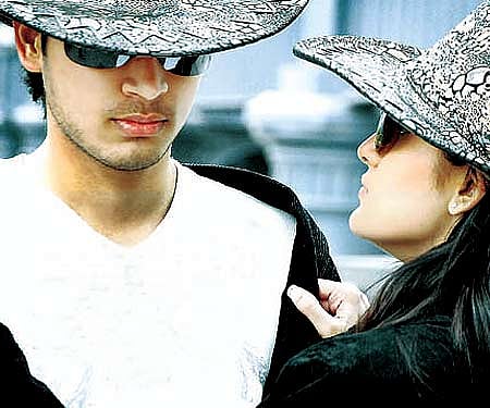 The poster of 'Aridhu Aridhu'.