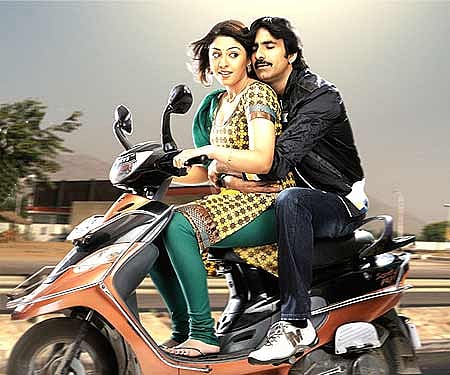 The poster of 'Mirapakaya' starring Ravi Teja in the lead role.