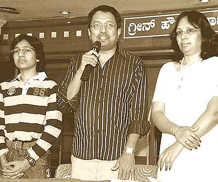 (From left) Master Kishan with father Srikanth and mother Shailaja (Pic: ENS).