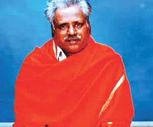 IT raid seizes Rs 9 crore in godman’s bedroom