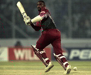 Ireland coach and former West Indies cricketer Phil Simmons in action. (Photo: Getty Images)