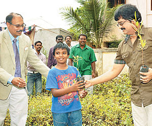 Actor Vivek to plant 10 lakh saplings