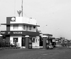 Chidambaram ran an an indigenous Indian shipping service between Thoothukudi and Colombo in 1906 against the British rule