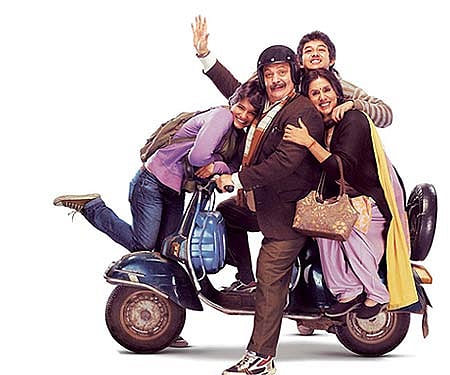 Rishi and Neetu Kapoor in 'Do Dooni Chaar'.