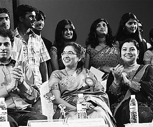 Mayor of London Borough of Lambeth Neeraj Patil, Tejaswini Ananth Kumar of Adamya Chetana and actress Tara with students.