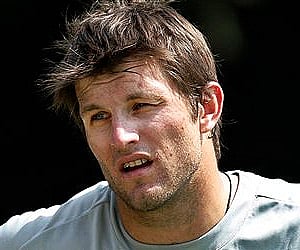 Hamish Bennett joins captain Daniel Vettori and Kyle Mills on the bench. (Photo: AP)