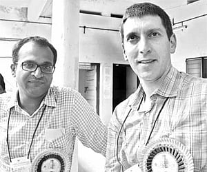 Barry Newstead, Chief Global Development Officer of the  Wikimedia Foundation (right) with Hisam Mundol consultant of Wikimedia India Programme | EPS