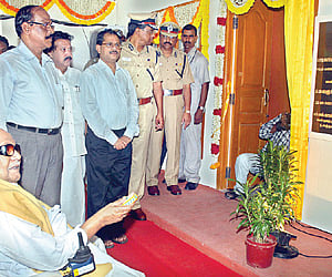 Chief Minister M Karunanidhi inaugurates the security branch CID complex in the city on Wednesday.(ENS)