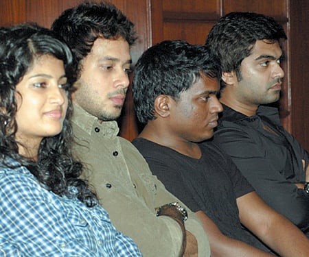 Simbu fans can rejoice as there is a kuthu song in Vaanam with Anushka.