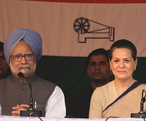 Prime Minister Manmohan Singh and Congress president Sonia Gandhi (AP file photo)