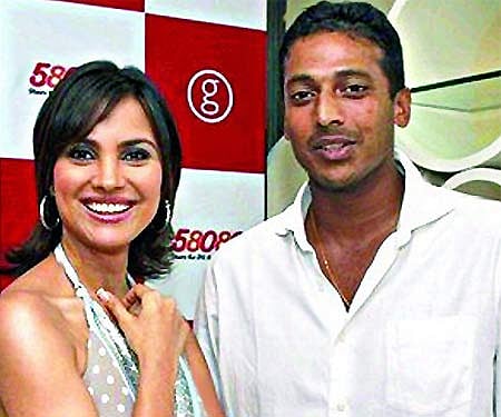 Lara Dutta and Mahesh Babu (Pic: ENS).