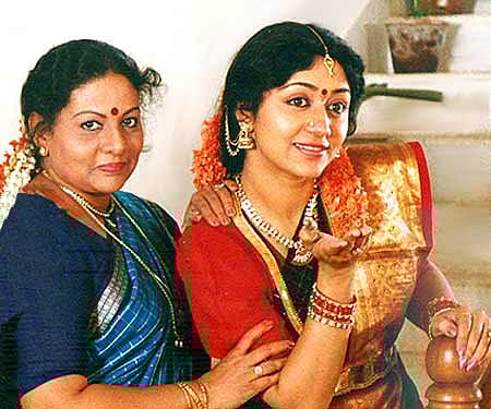 Vaishali Kasaravalli (left) and co-star in 'Yarigoo Helbedi' (Pic: ENS).